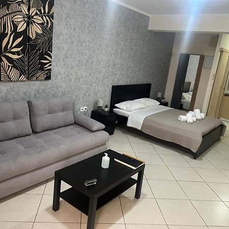 Avr Airport Deluxe Suites 4 Markópoulon Exteriör bild