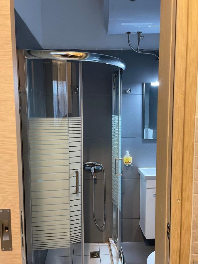 Avr Airport Deluxe Suites 4 Markópoulon Exteriör bild