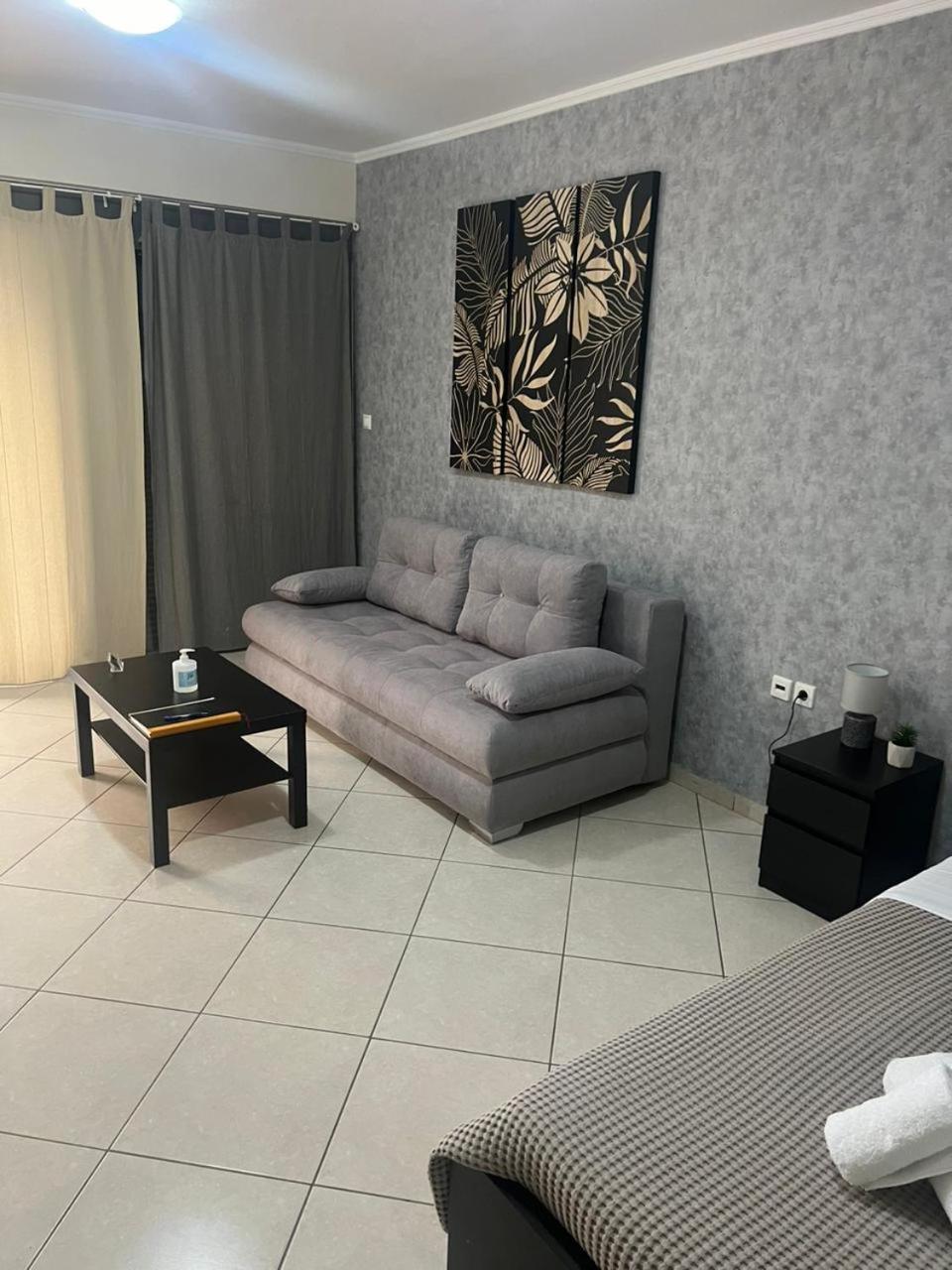 Avr Airport Deluxe Suites 4 Markópoulon Exteriör bild