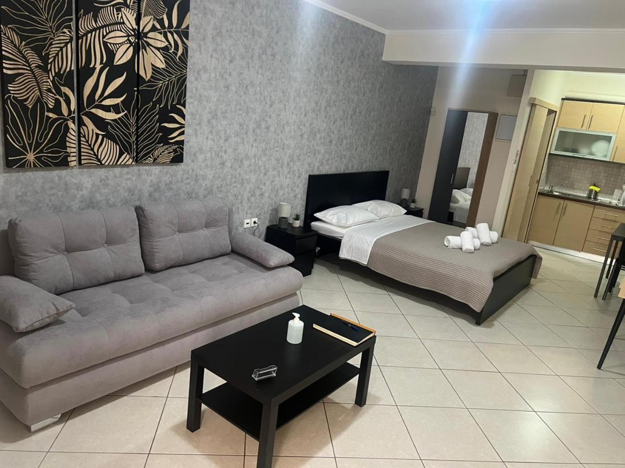 Avr Airport Deluxe Suites 4 Markópoulon Exteriör bild